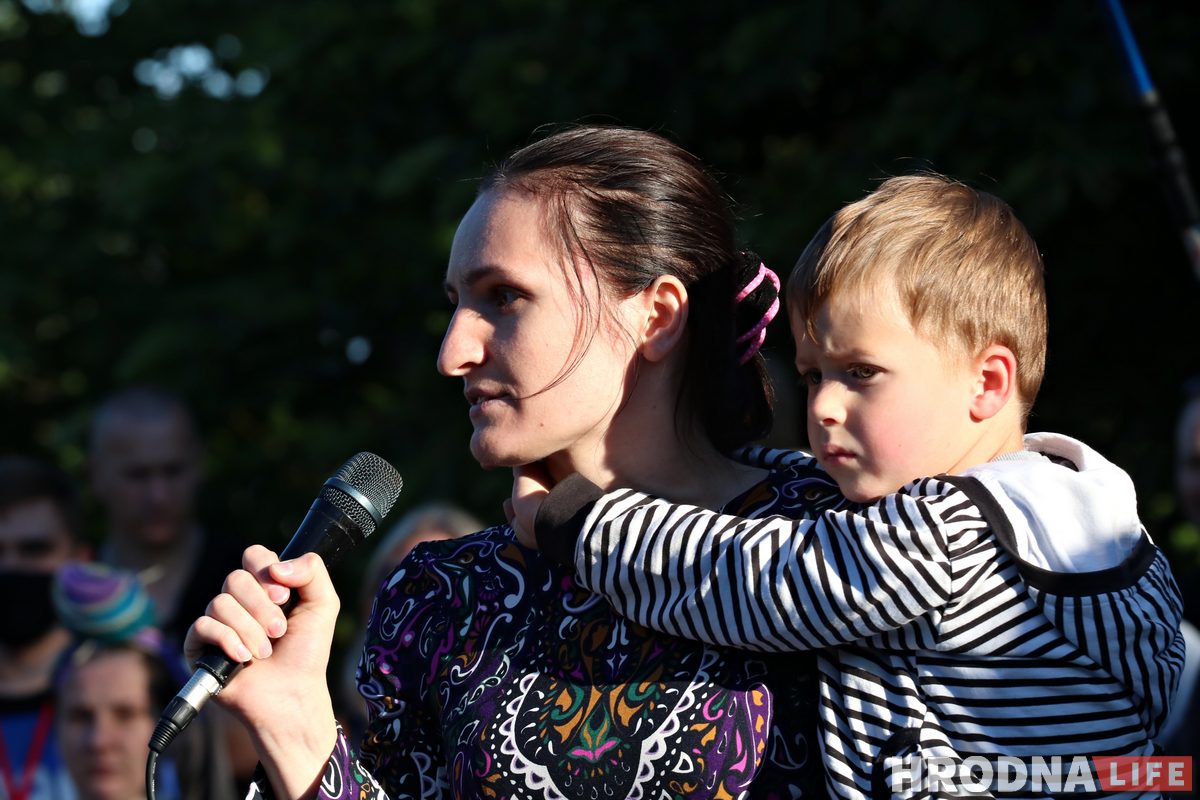 ФОТО: в Гродно прошел первый агитационный пикет за Тихановскую