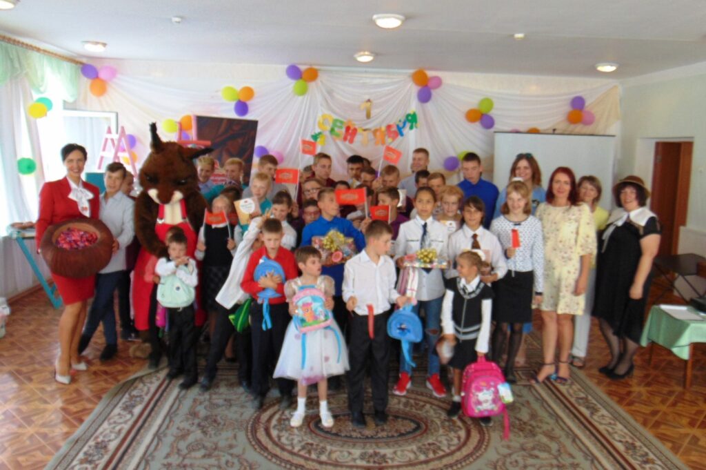 Гродзенцаў просяць дапамагчы дзецям-сіротам сабрацца ў школу