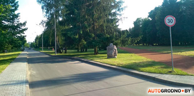 ДАІ адгукнулася на крытыку? У Каложскім парку абмежавалі хуткасць для машын