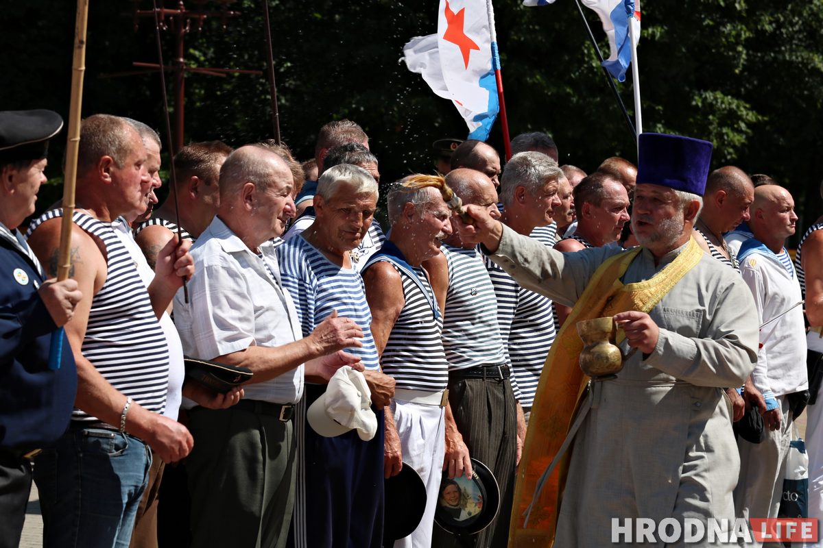 «Калі трэба, мы выйдзем». Пра што гаварылі маракі ў дзень ВМФ у Гродне
