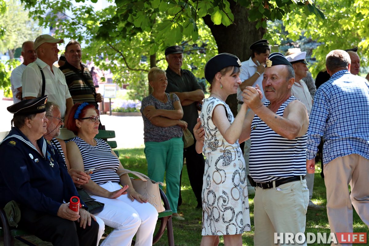 «Калі трэба, мы выйдзем». Пра што гаварылі маракі ў дзень ВМФ у Гродне