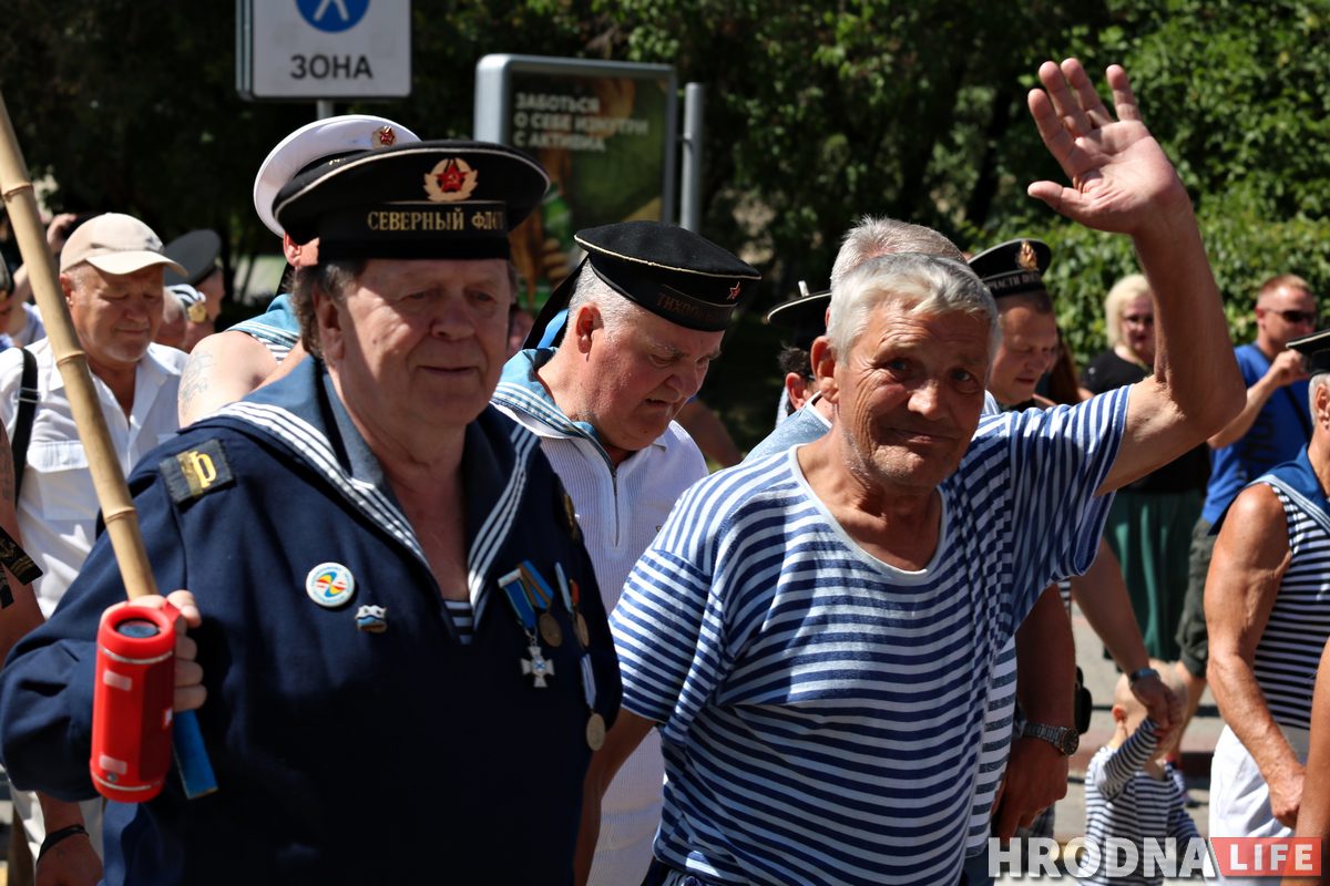 «Калі трэба, мы выйдзем». Пра што гаварылі маракі ў дзень ВМФ у Гродне
