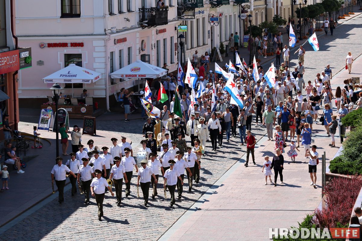 «Калі трэба, мы выйдзем». Пра што гаварылі маракі ў дзень ВМФ у Гродне