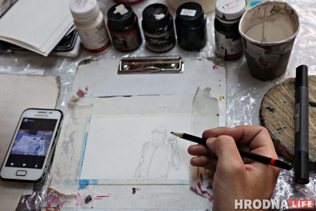 У Гродне з'явіліся паштоўкі салідарнасці. На іх намаляваны палітзняволеныя