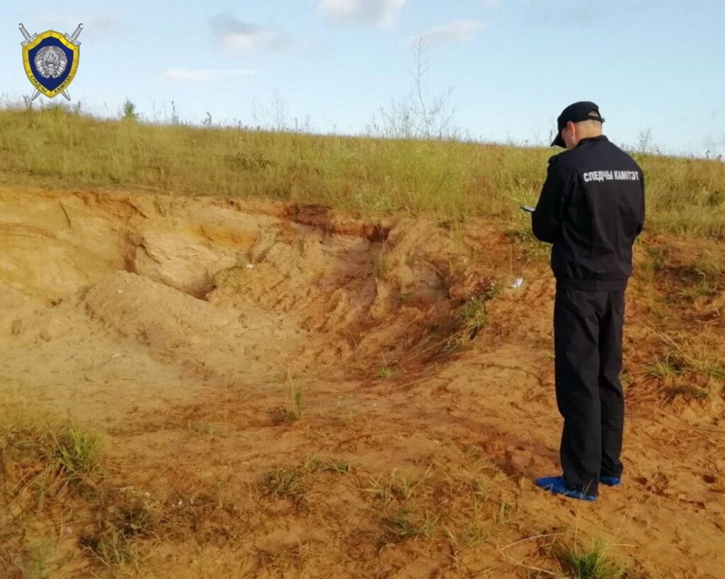 Детей засыпало песком в самодельном карьере в Ошмянском районе. Мальчики погибли