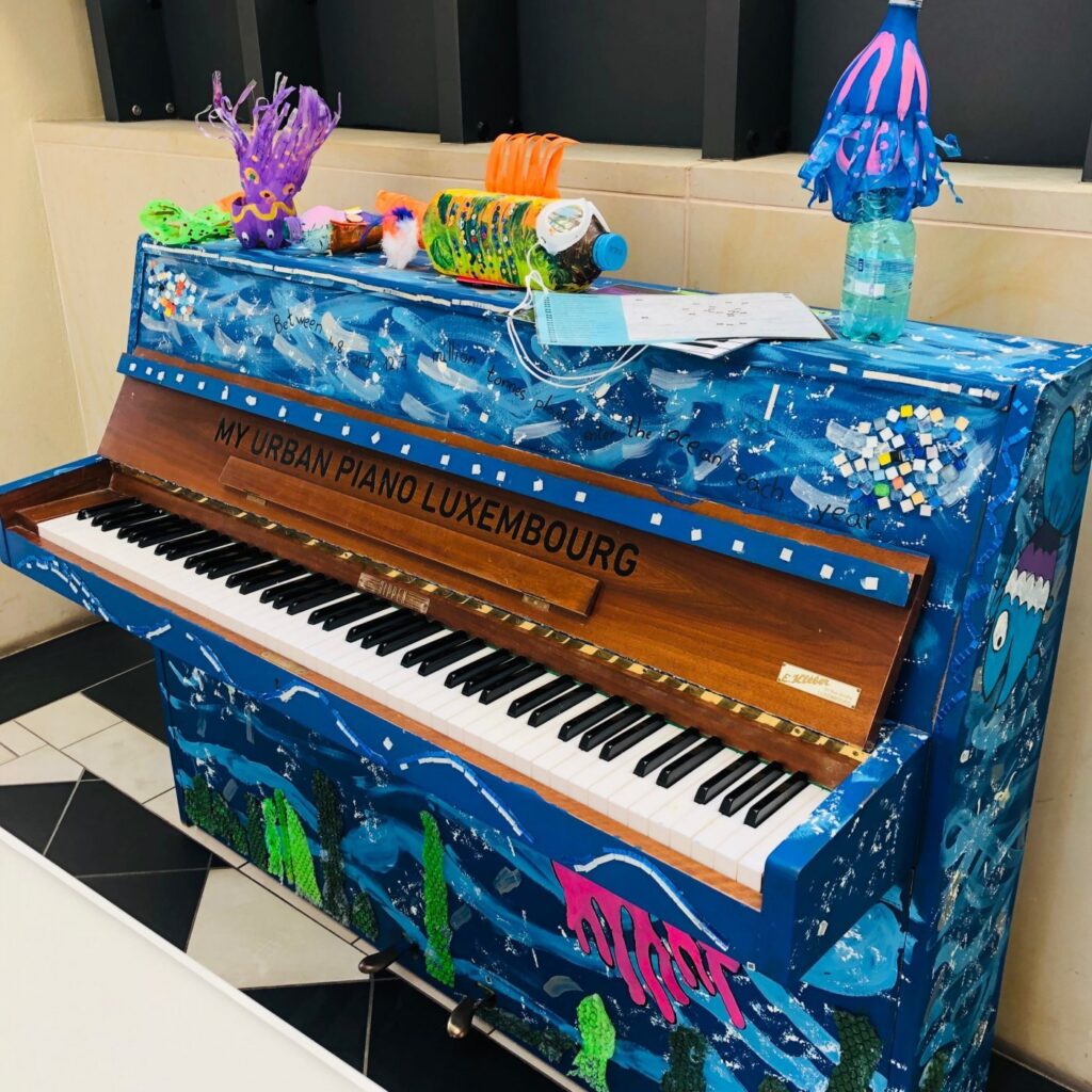 «Гэта мой подарунак гораду». У центры Гродна з'явілася вулічнае піяніна