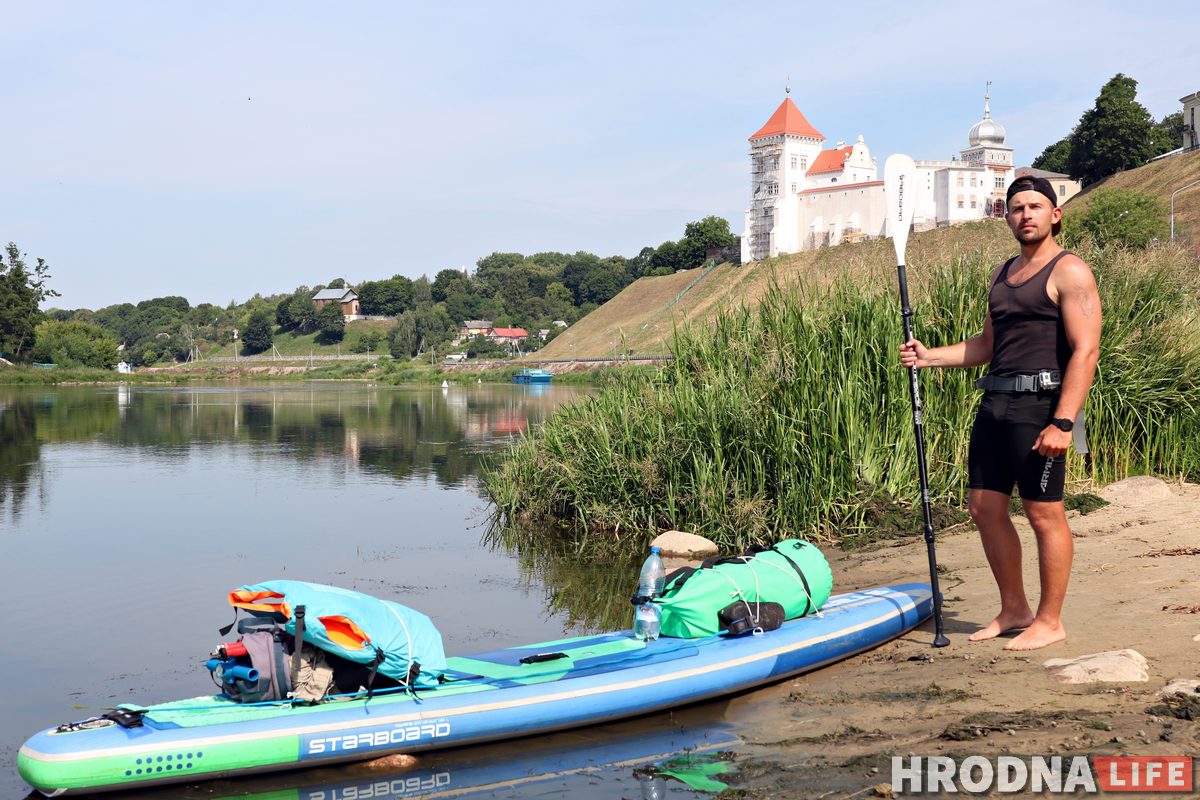 «Запытаўся ў падпісчыкаў, куды плыць». Хлопец на сапбордзе праплыў па Нёмане 450 км за 12 дзён