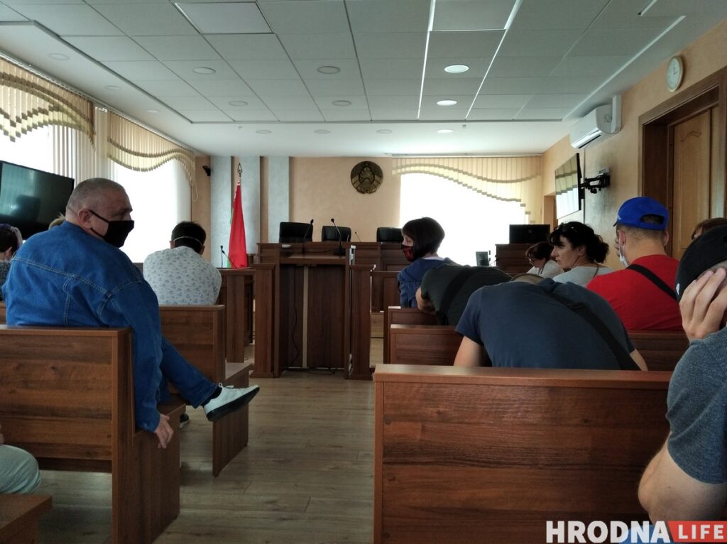 Гродненский областной суд не удовлетворил жалобу Тихановского. Блогер в рассмотрении не участвовал