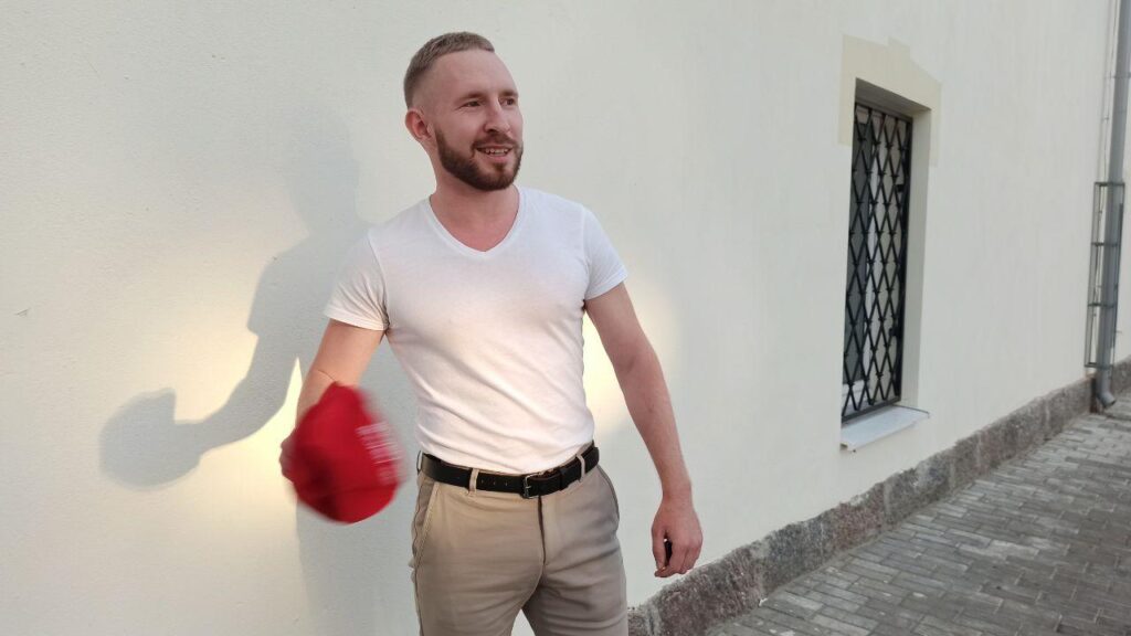 «Хорошо, прохладно, у каждого своя койка». Задержанный на мирном протесте в Гродно, — о вежливых тюремщиках и своем любопытстве