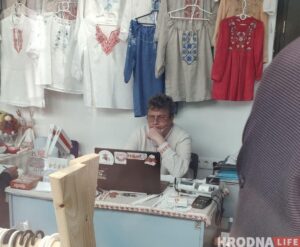 Сергей Веремеенко в магазине "Адметнасць".