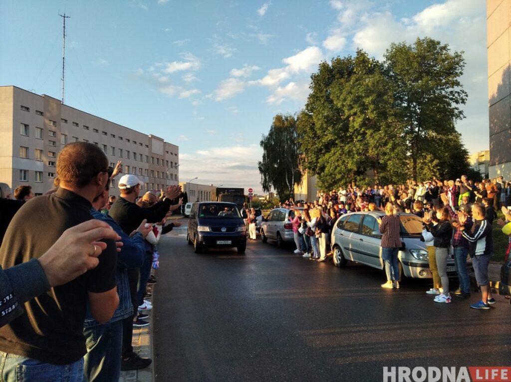 В Гродно в городе задержали больше 20 рабочих "Гродно Азот". Коллеги пришли за ними к РОВД
