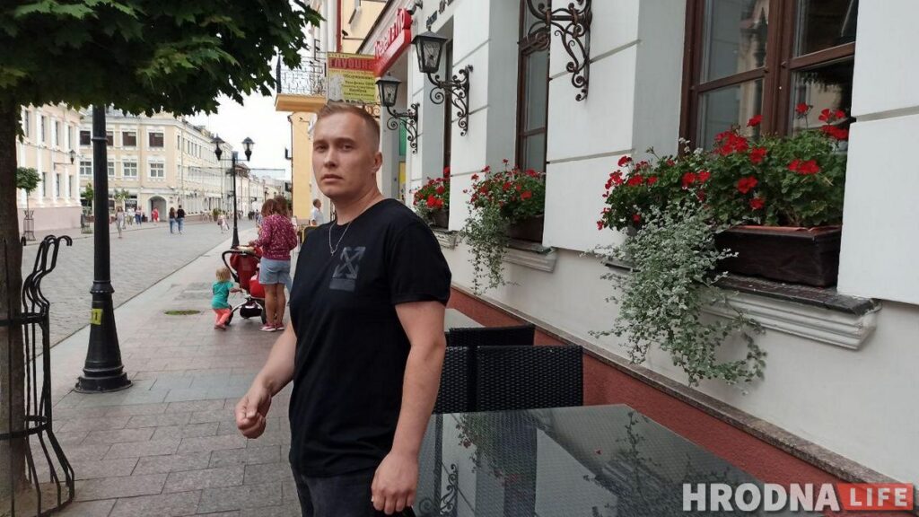 «Фашысты ў кіно — ветлівыя людзі па параўнанні з імі». Бармэн з Гродна, — пра 14 гадзін пасля сустрэчы з АМАПам
