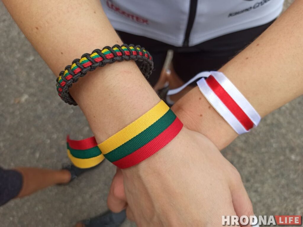 Живая цепь в 50 000 человек соединила Литву и Беларусь