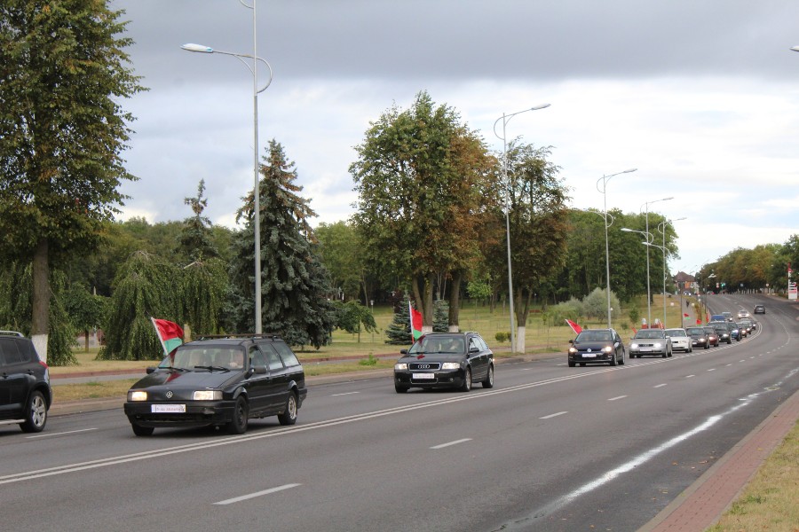 У Лідзе прайшоў аўтапрабег работнікаў МНС на машынах са схаванымі нумарамі