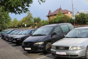 В Лиде прошел автопробег работников МЧС на машинах со скрытыми номерами
