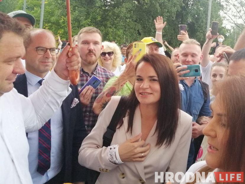 "Вельмі не хачу паўтарэння 2010-га". Святлана Ціханоўская прагаласавала на выбарах прэзідэнта