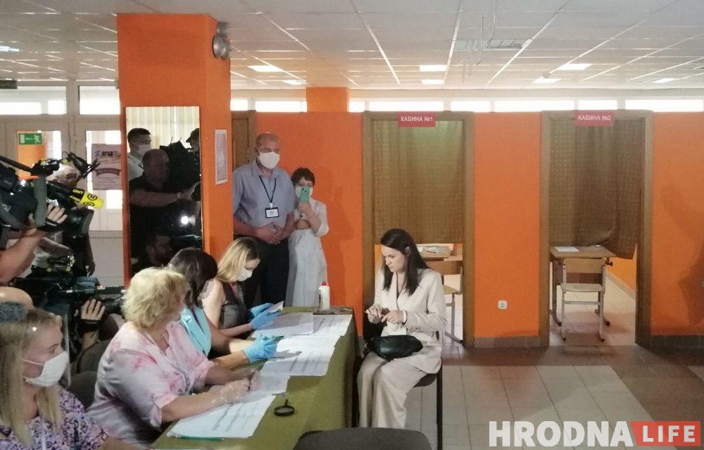 "Вельмі не хачу паўтарэння 2010-га". Святлана Ціханоўская прагаласавала на выбарах прэзідэнта