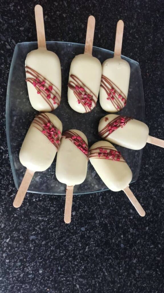 "Они не слышат, но не боятся мечтать". В день жестового языка сурдопереводчик рассказал о своих собеседниках