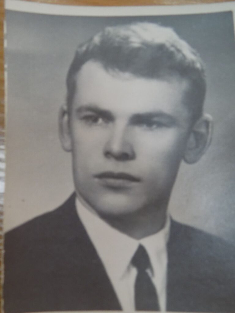 "Они не слышат, но не боятся мечтать". В день жестового языка сурдопереводчик рассказал о своих собеседниках