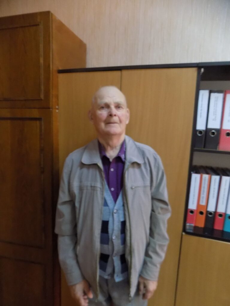 "Они не слышат, но не боятся мечтать". В день жестового языка сурдопереводчик рассказал о своих собеседниках