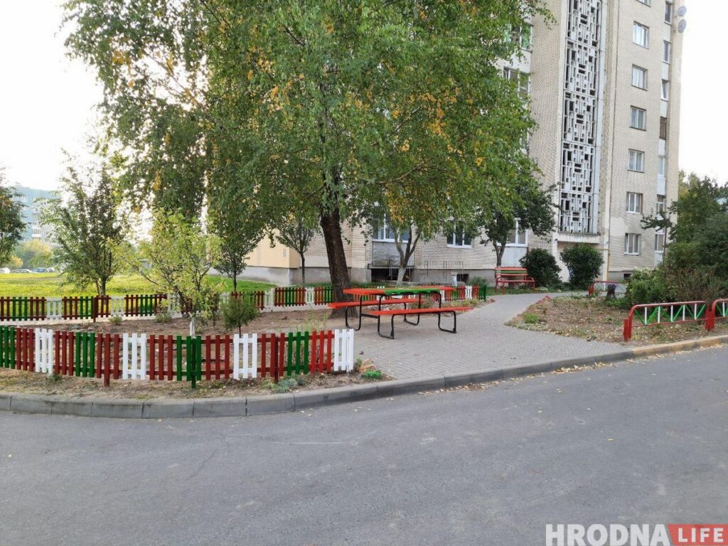 "Нечего бояться, мы же не злодеи". Как закончился спор за бело-красно-белый дворик в Гродно