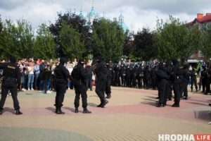 Десятки задержаний, газ и удушения. Как протестовал Гродно 6 сентября Десятки задержаний, газ и удушения. Как протестовал Гродно 6 сентября