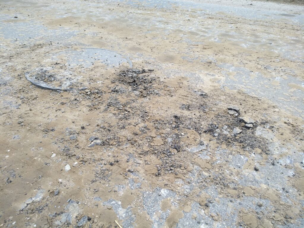 Ваенная тэхніка пашкодзіла дарогу ў Ласосна-4. Жыхары звярнуліся да ўладаў і вайскоўцаў, але адказ пакуль не атрымалі