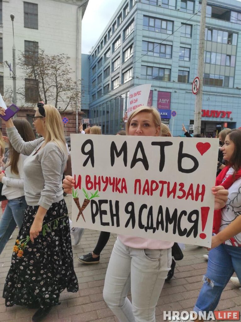 Диктатура страшнее гомофобии. В Минске ЛГБТ-колонна вышла на протест с плакатами и радужными флагами