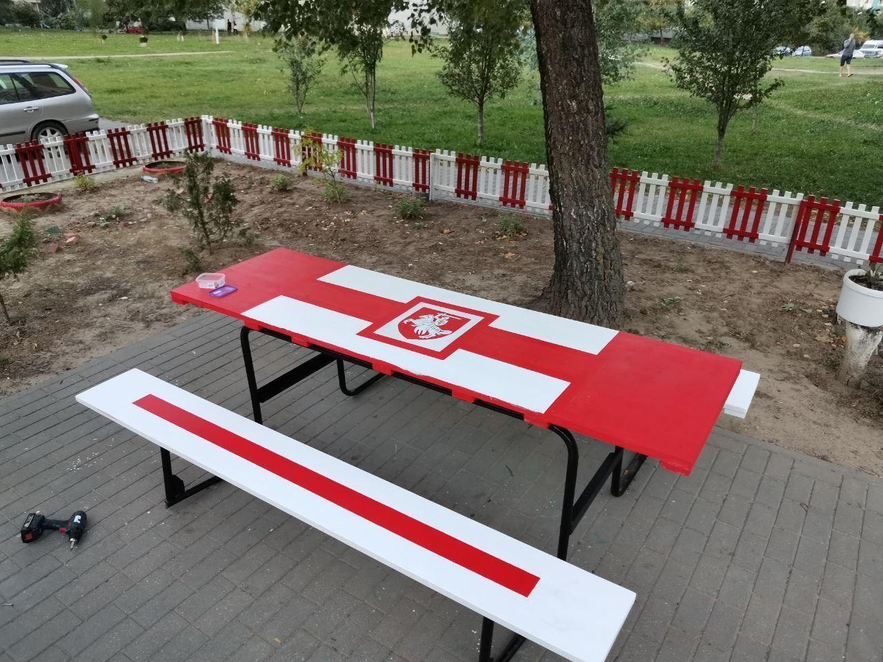 "Нечего бояться, мы же не злодеи". Как закончился спор за бело-красно-белый дворик в Гродно