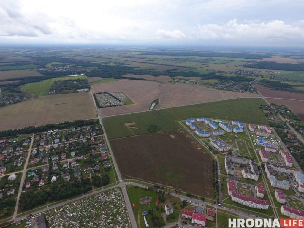 Поле пад Шчучынам з надпісам 3% прыбралі