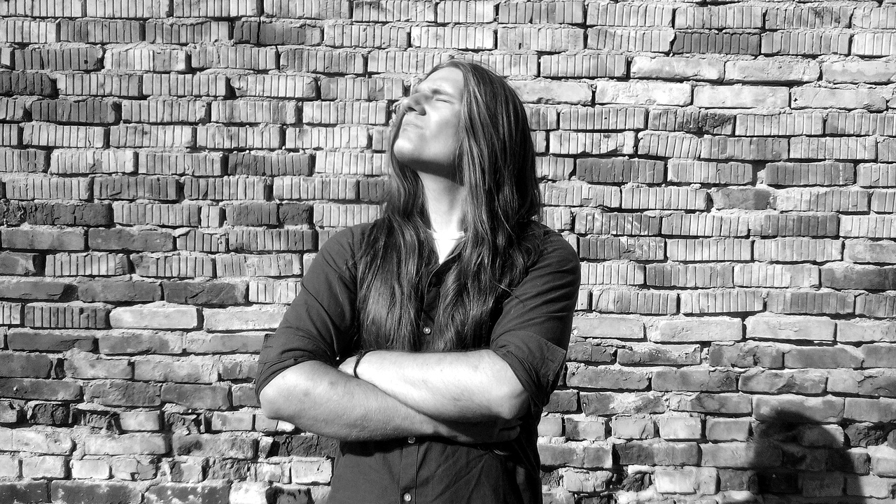 «Обрезали волосы и распылили баллончик в лицо». Как задерживали гродненца, который вступился за азотовцев