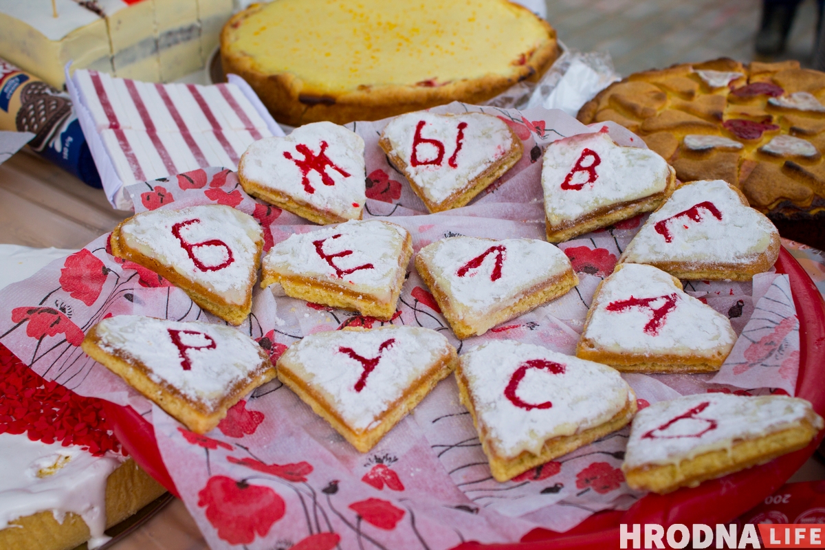 Гродзенцы зладзілі дваровы фестываль да Дня маці. Да іх прыехала міліцыя