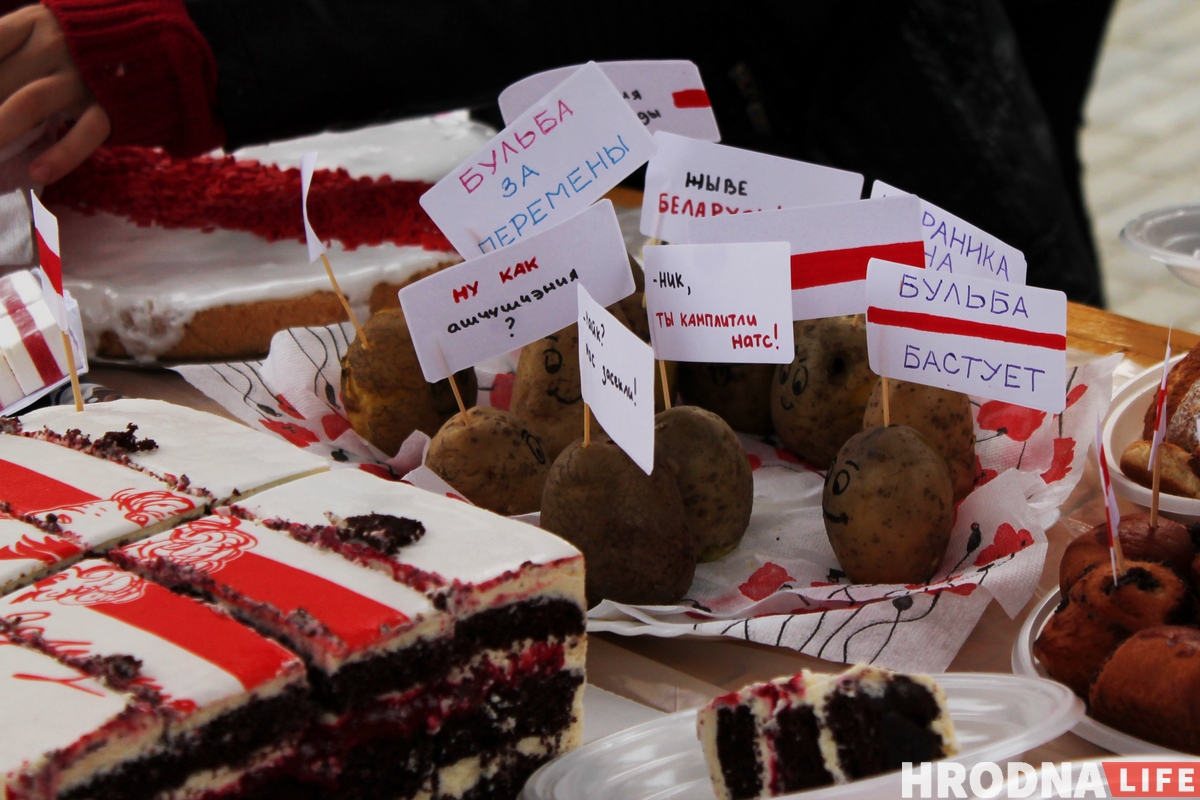 Гродзенцы зладзілі дваровы фестываль да Дня маці. Да іх прыехала міліцыя