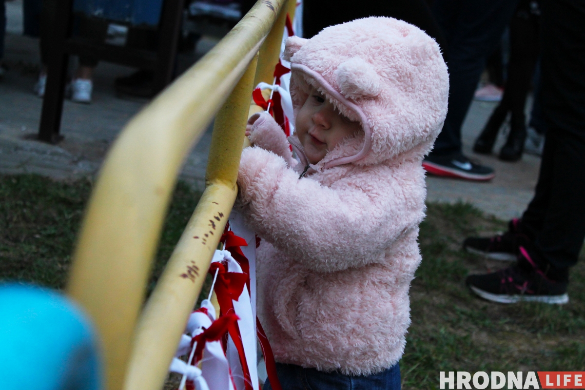 Гродзенцы зладзілі дваровы фестываль да Дня маці. Да іх прыехала міліцыя