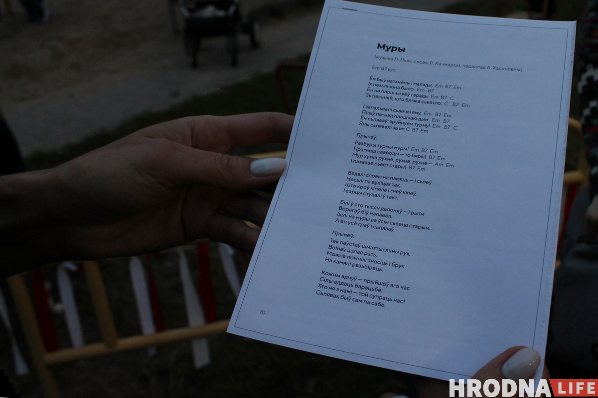 Гродзенцы зладзілі дваровы фестываль да Дня маці. Да іх прыехала міліцыя