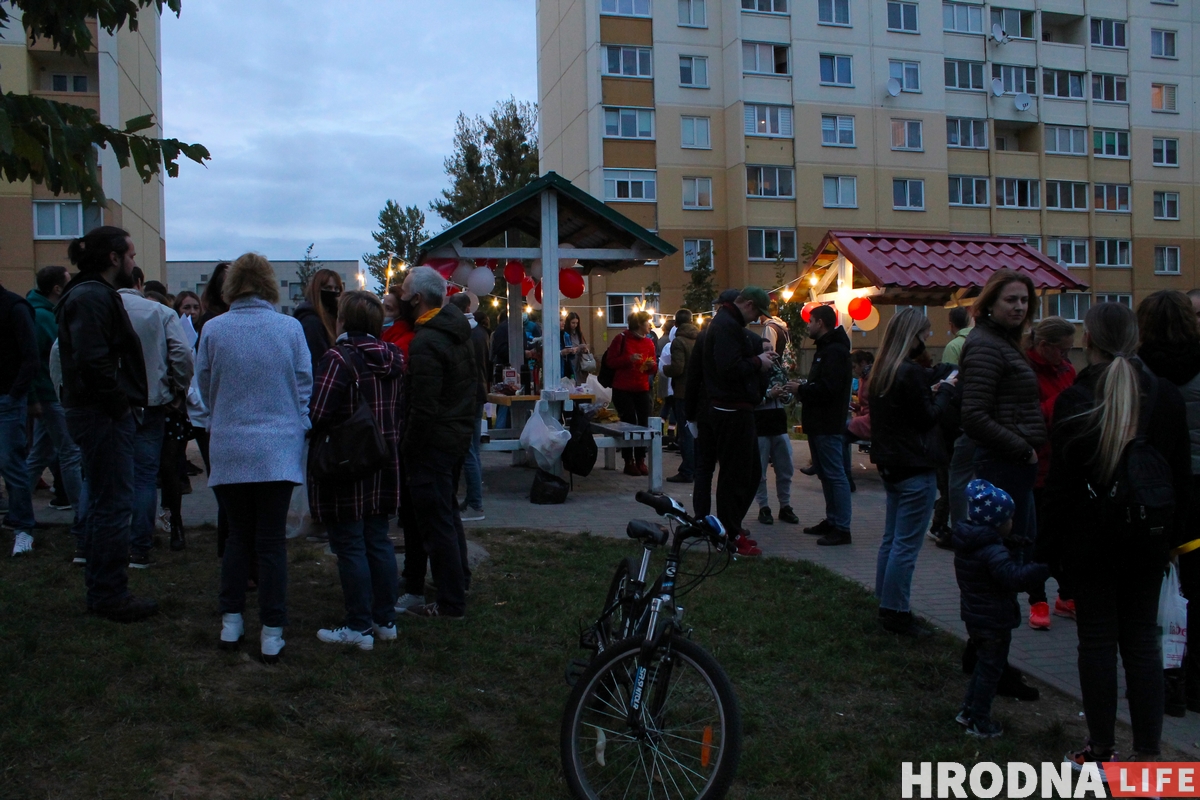 Гродзенцы зладзілі дваровы фестываль да Дня маці. Да іх прыехала міліцыя