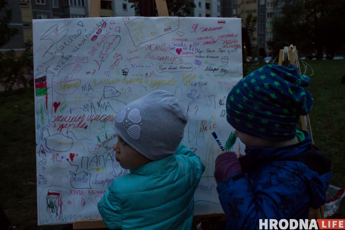 Гродзенцы зладзілі дваровы фестываль да Дня маці. Да іх прыехала міліцыя