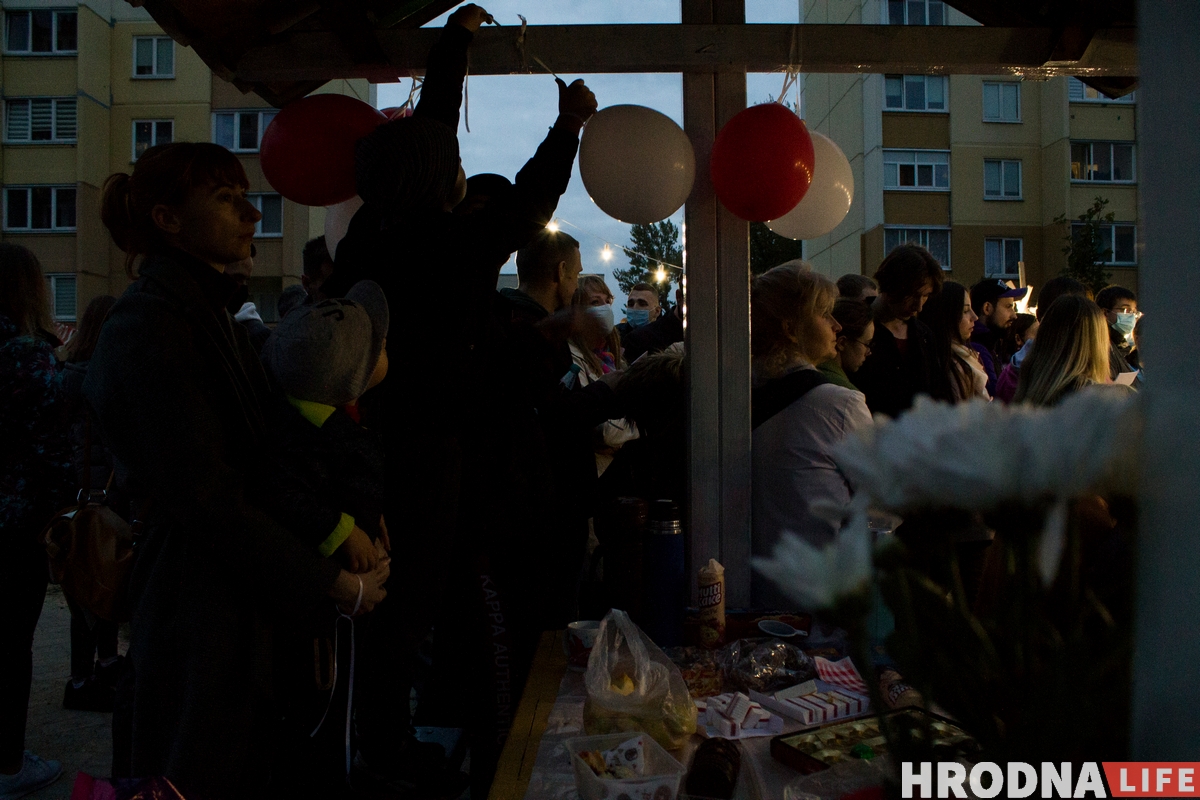 Гродзенцы зладзілі дваровы фестываль да Дня маці. Да іх прыехала міліцыя
