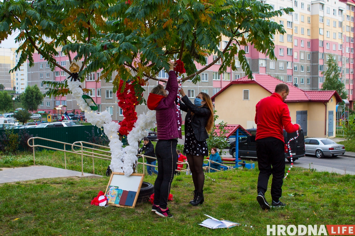 Гродзенцы зладзілі дваровы фестываль да Дня маці. Да іх прыехала міліцыя