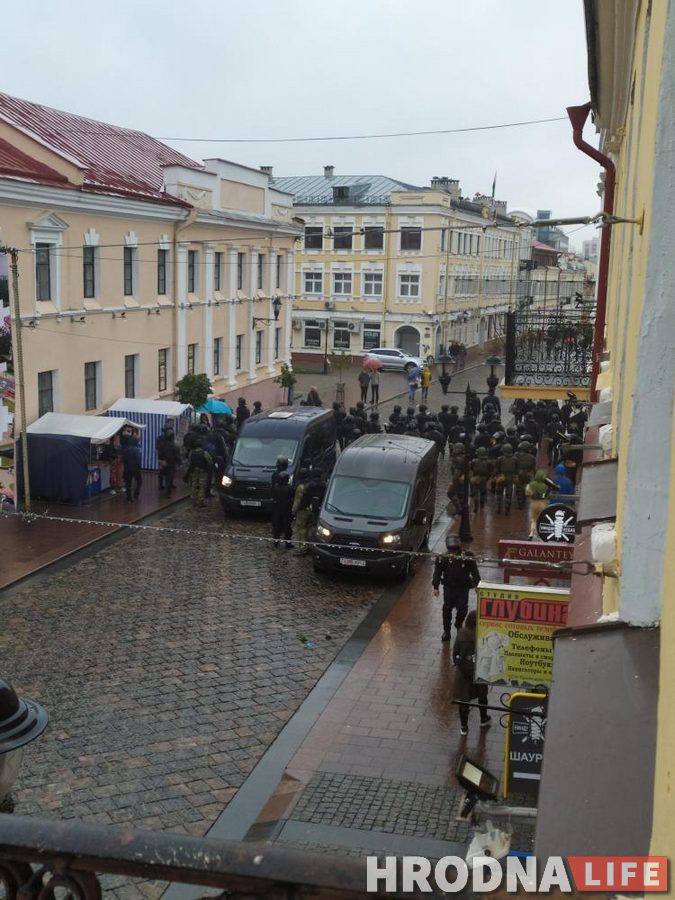 Ярмарка с ОМОНом: в Гродно задержали журналистов