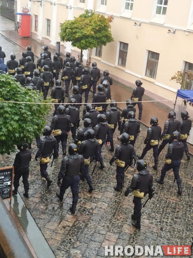 Ярмарка с ОМОНом: в Гродно задержали журналистов