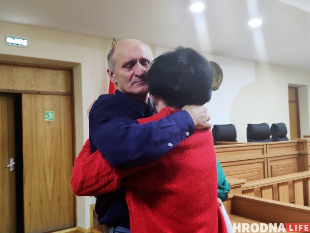 За пинок в бедро силовику пенсионеру в Гродно присудили два с половиной года без направления в  исправительные учреждения