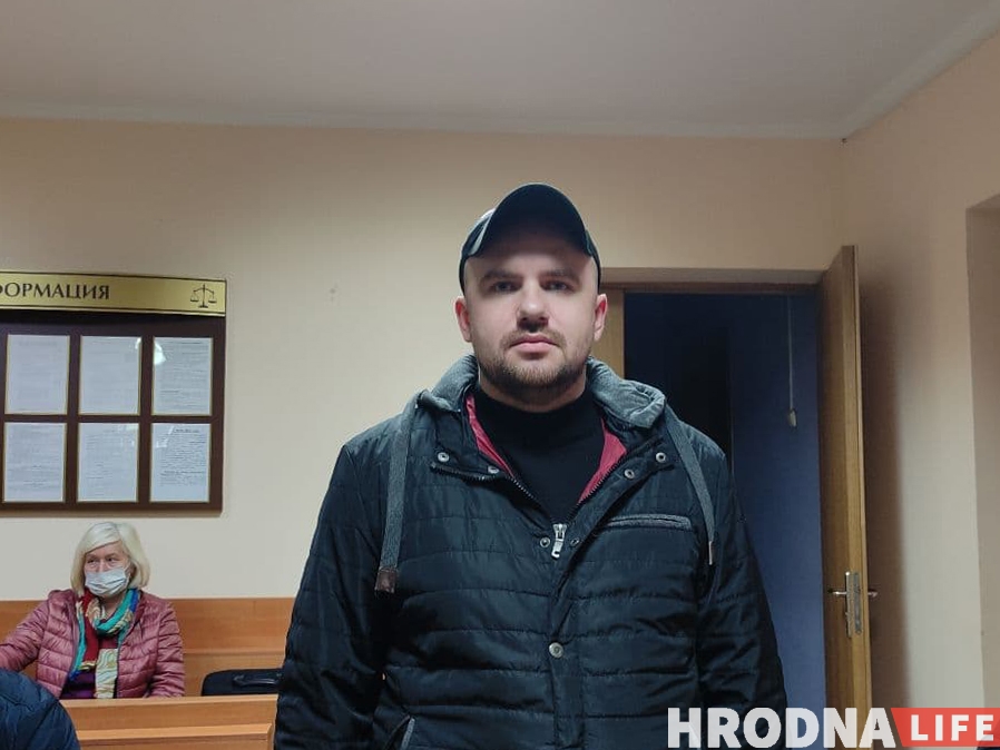 Яшчэ аднаго гродзенца пачалі судзіць за гвалт над сілавікамі. На лаве – шэсць пацярпелых, якія яго збілі