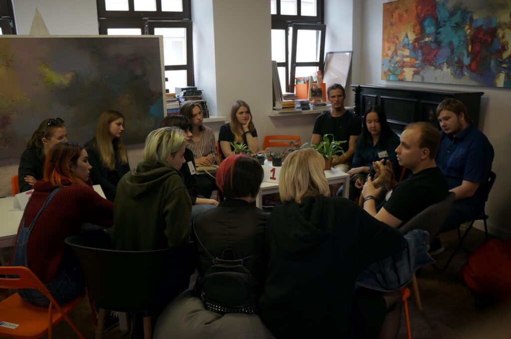 «Проще будет жить в обществе, где человек не будет придираться к другому». Что такое «Живая библиотека»?