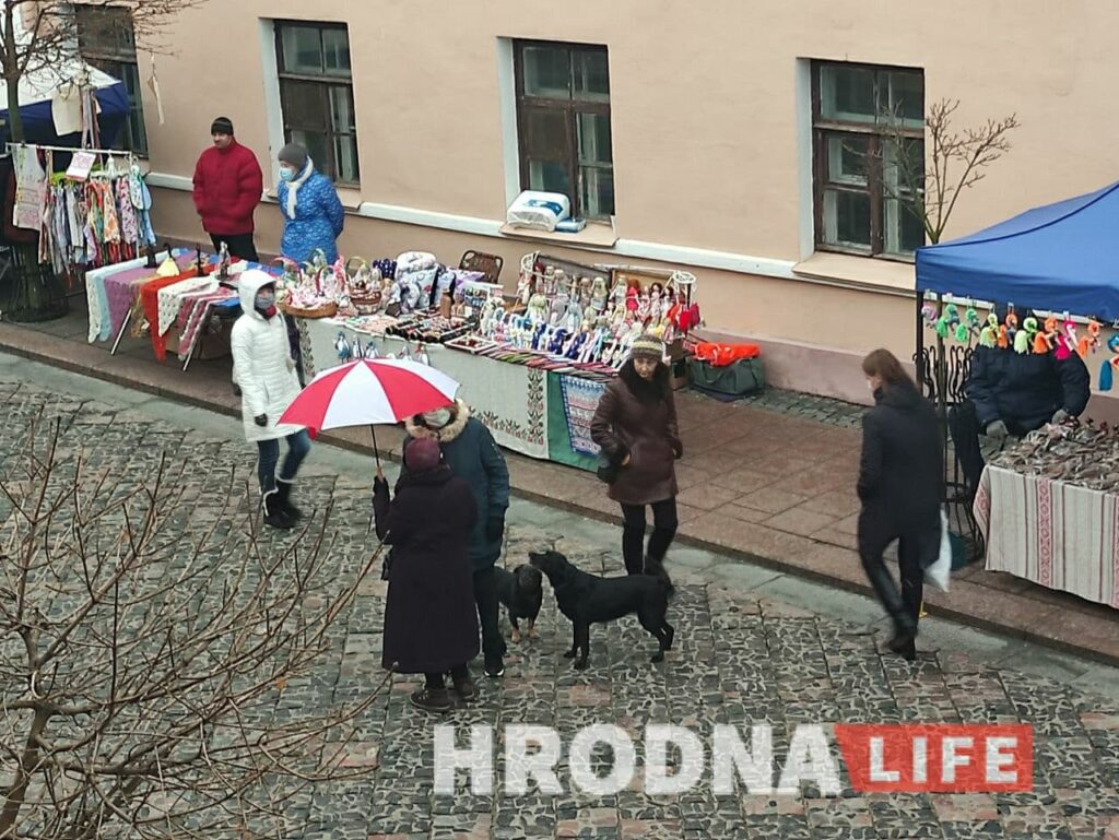 Гродно 20 декабря: прохожие в красно-белом и точечные задержания Гродно 20 декабря: прохожие в красно-белом и точечные задержания