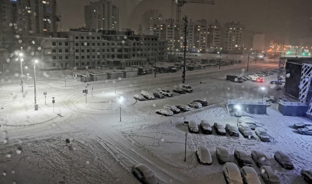 Серьезные пробки и подорожание такси. Снежный циклон «Ларс» накрыл Гродно