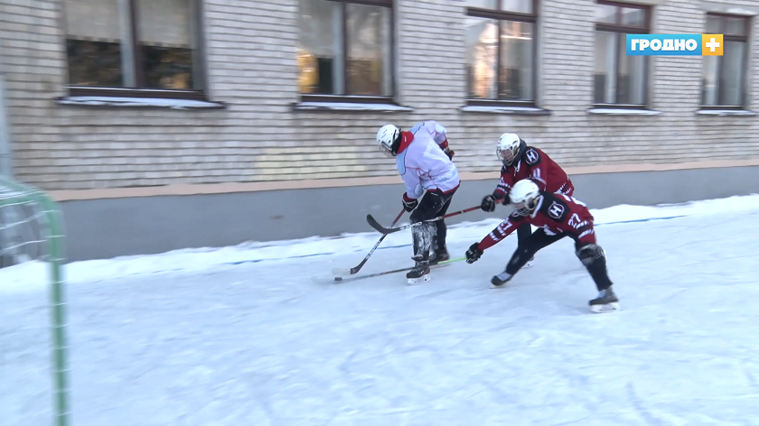 Традицию дворового хоккея возродили в одной из школ Гродно Традицию дворового хоккея возродили в одной из школ Гродно