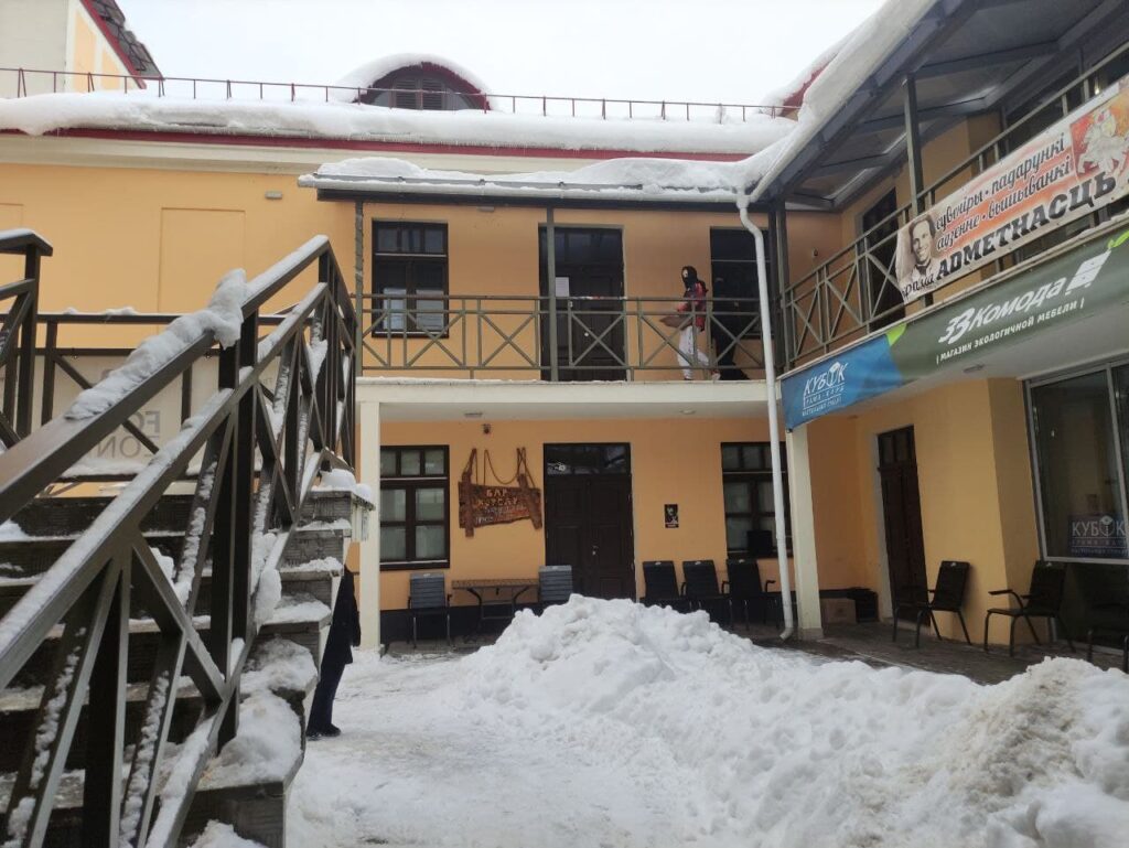 Осмотр в редакции Hrodna.life закончился. Конфисковали технику, книги и игры