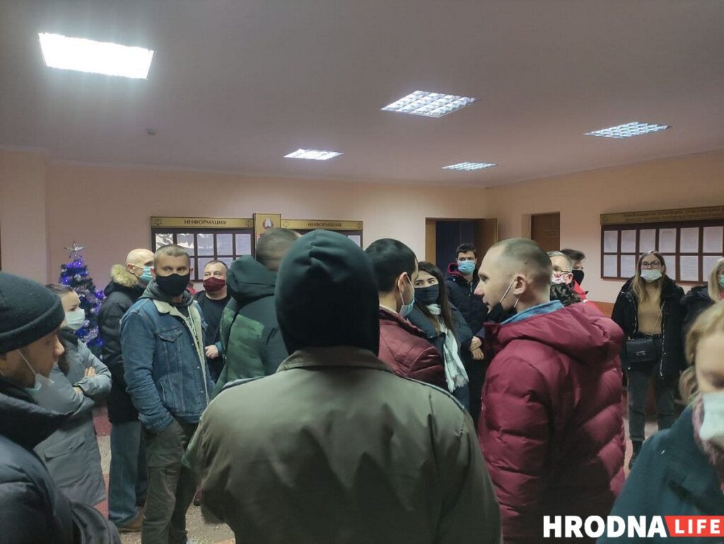 Четырех гродненцев начали судить за насилие над милиционерами у "Галактики". Их обвинили в преступном сговоре