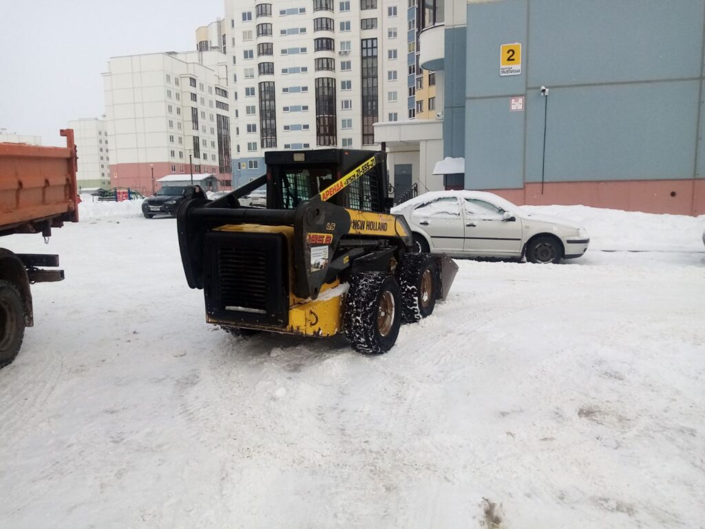 "Працуем і дзень і ноч". Як прыватнікі ратуюць Гродна ад снегу